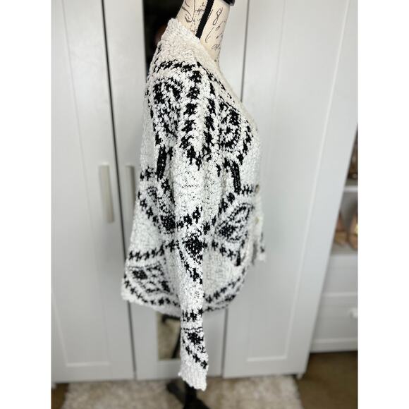 HYFVE Black White Oversized Popcorn Knit Button Down Cardigan Sweater Size Small - Picture 4 of 13